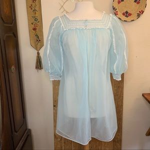 Vintage baby blue puff sleeve peignoir